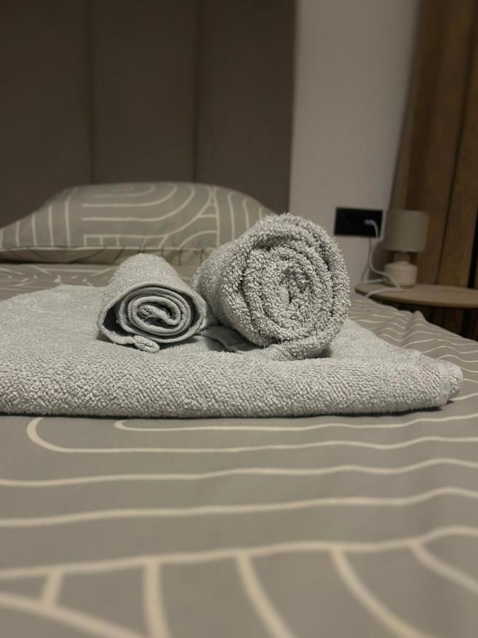 Rooms 10 Mins Walk From Train Station! Agualva-Cacem Exterior photo