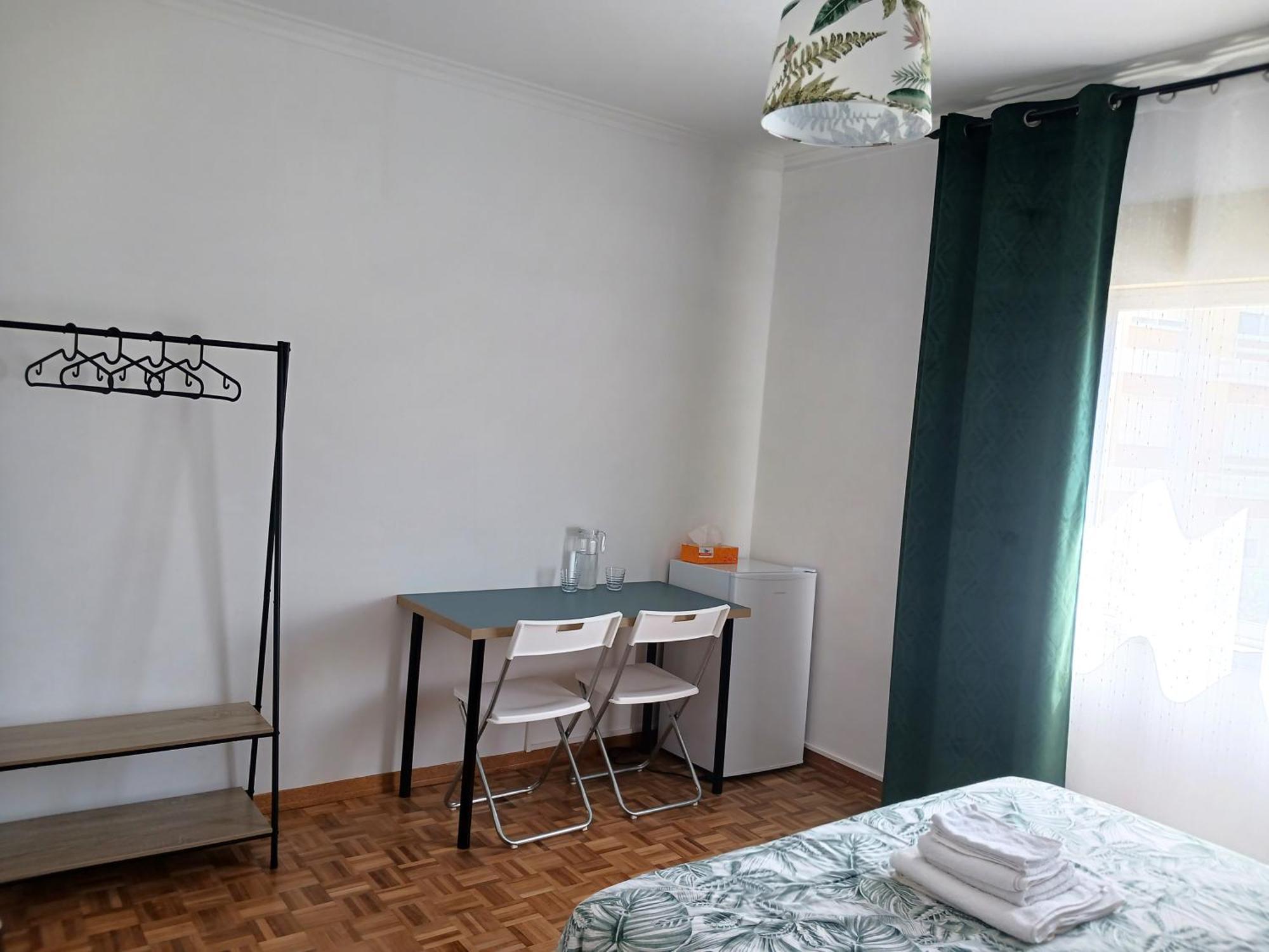 Rooms 10 Mins Walk From Train Station! Agualva-Cacem Exterior photo