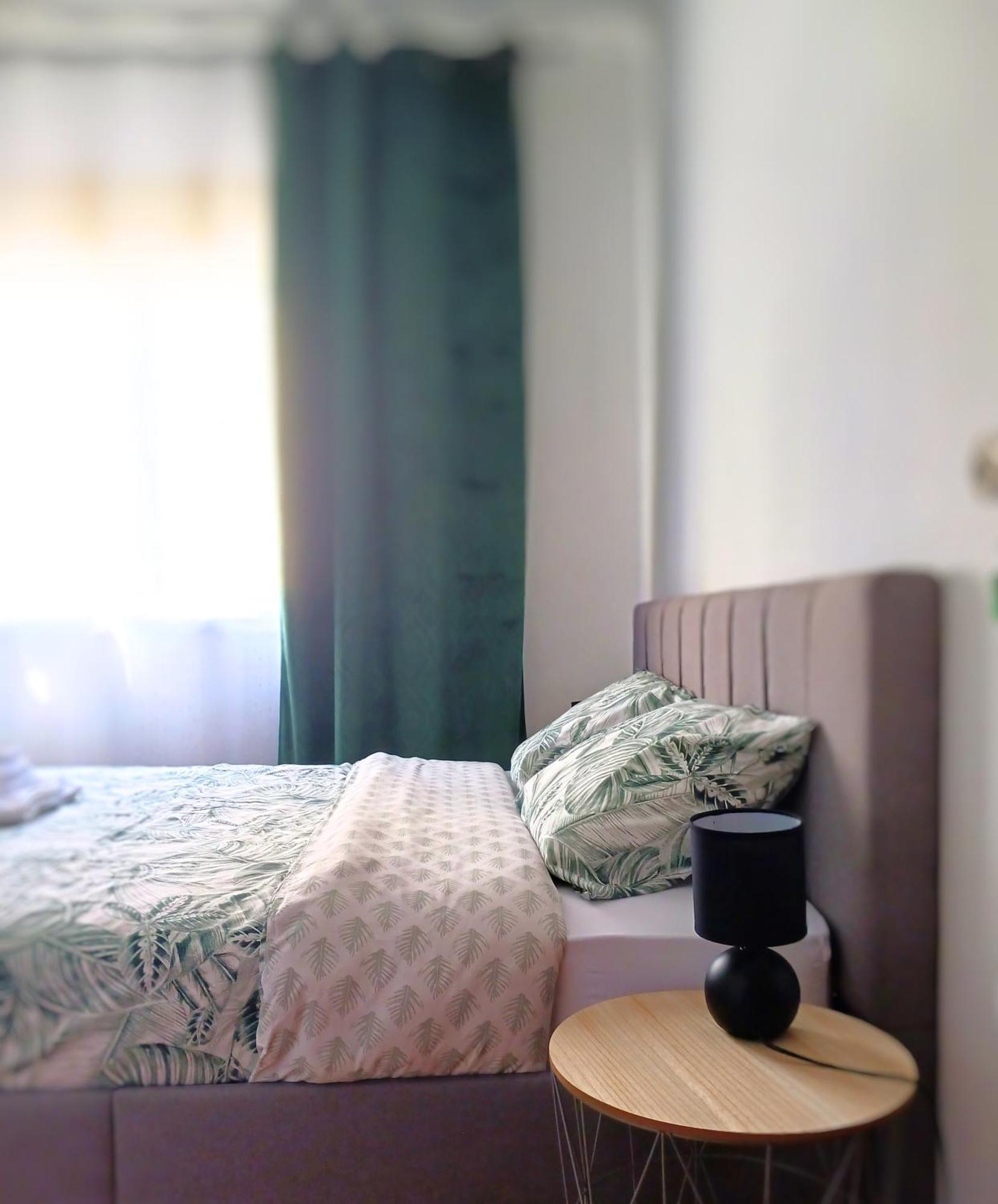 Rooms 10 Mins Walk From Train Station! Agualva-Cacem Exterior photo