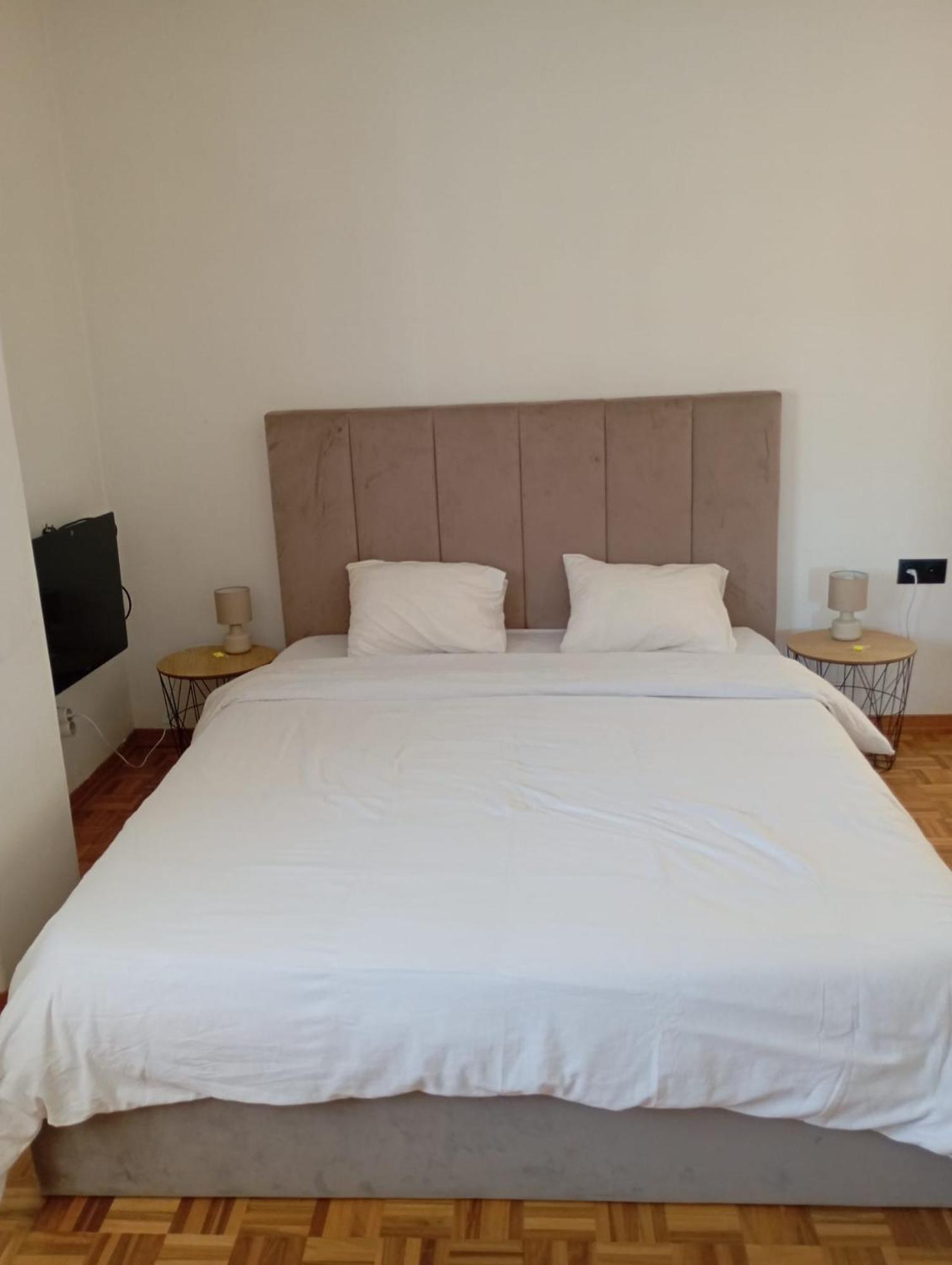 Rooms 10 Mins Walk From Train Station! Agualva-Cacem Exterior photo